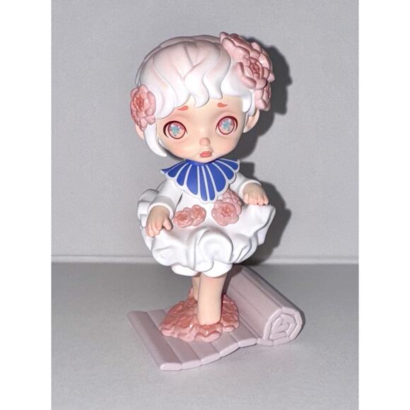 Toycity Laura Mystical Book Series Blind Box Confirmed Figure Petite Belle - Picture 1 of 3